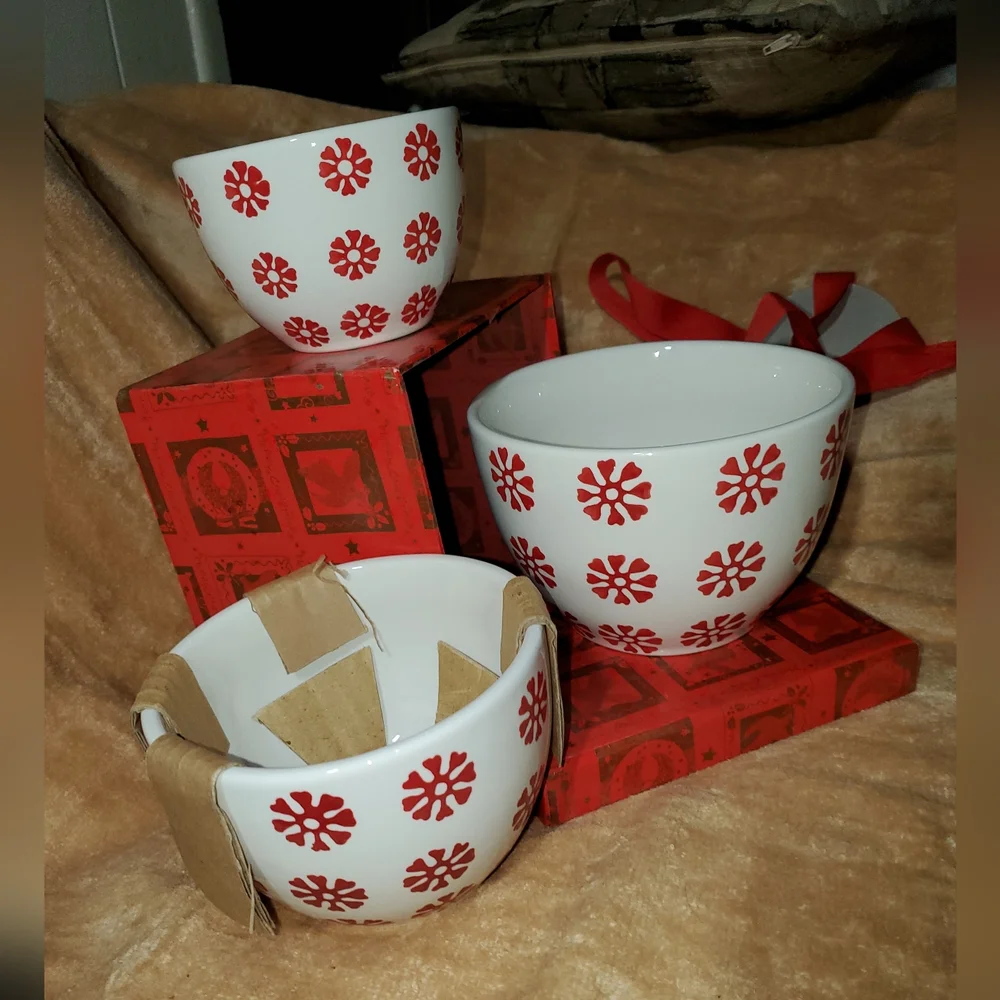 NWB Crate&Barrel Red and White Decorative Bowls